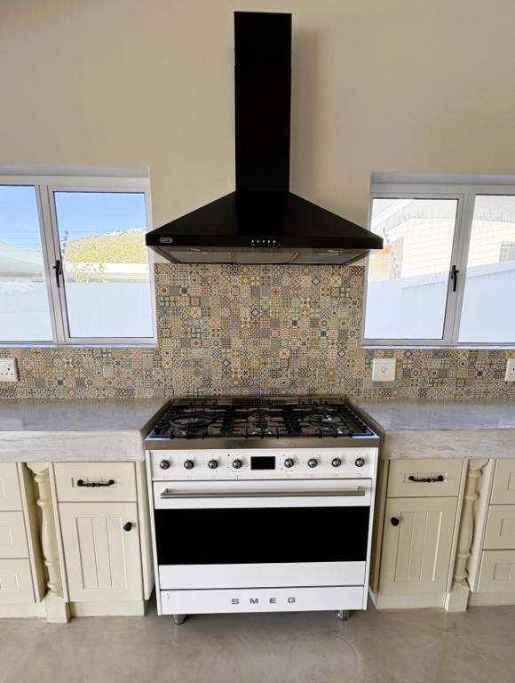 5 Bedroom Property for Sale in Whale Rock Western Cape